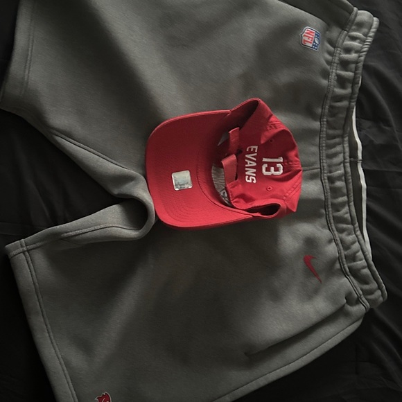 Mike Evans #13 (Tampa Bay Buccaneers) on-field Nike Dri-fit Shorts - Picture 2 of 5